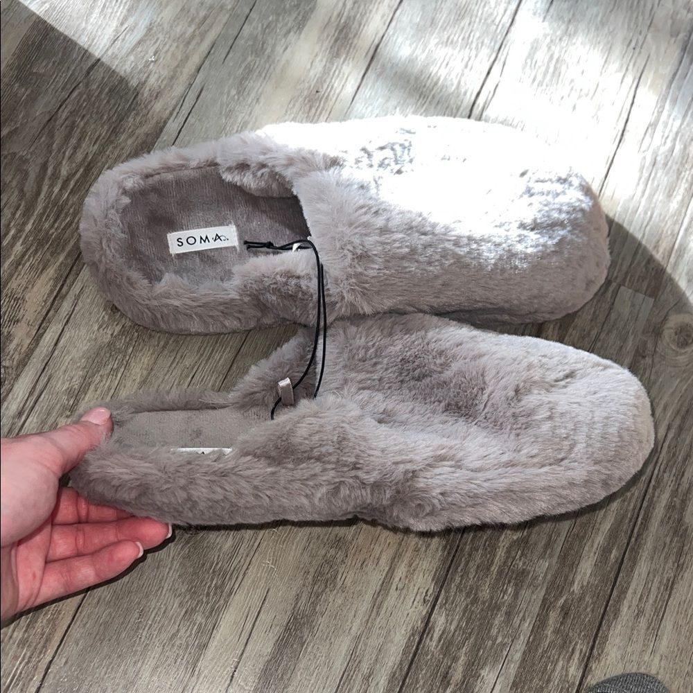 Soma Women's Plush Tan Slippers